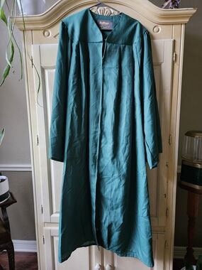 Graduation Gown Emerald Green 6'0"-6'2"